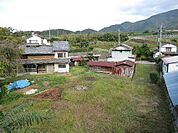道路から現地入り口