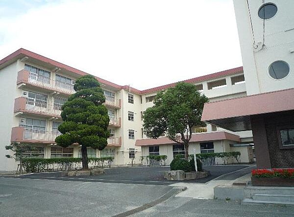 画像16:企救中学校(1、040m)