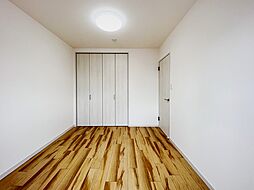 [寝室] 穏やかな寛ぎを届ける上質仕様のお部屋。自分時間を充実させながら心豊かにできるプライベート空間。