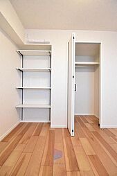 [収納] 十分な収納スペースを確保されています♪こちらの居室の十分な収納をどのようにアレンジするかはあなた次第です♪