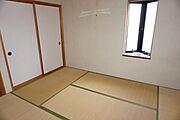 和室６帖。出窓無し。押入れ２ケ所。