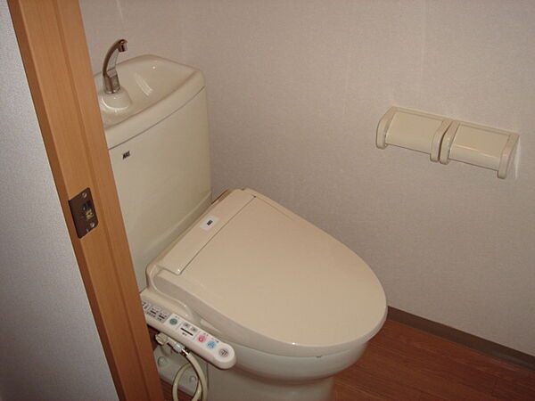画像6:ウォシュレットトイレ。