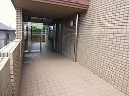 8 / 9