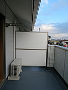 南向きバルコニーで日当たり良好です。奥行きもあります。