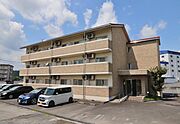 鉄筋コンクリート造3階建て　おしゃれな外観です。