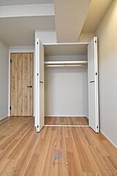 [収納] 十分な収納スペースを確保されています♪こちらの居室の十分な収納をどのようにアレンジするかはあなた次第です♪