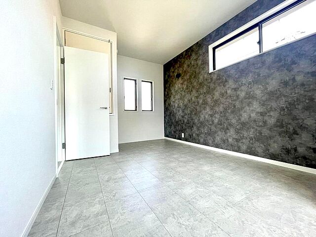 室内 尾道市久保町