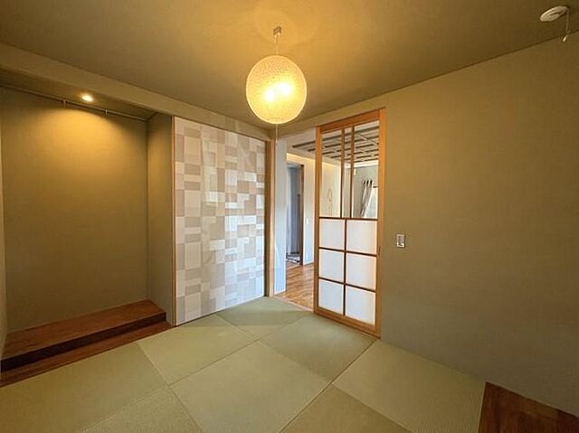 室内 東温市志津川南4丁目