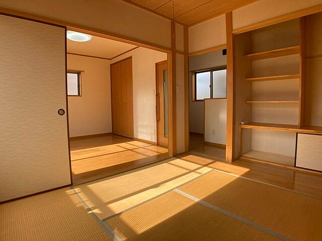 室内 松山市衣山1丁目