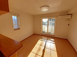 アカシア 201 2階1LDKのリビング/ダイニング