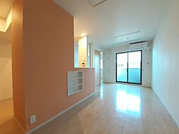 コンフォートVII 102 1階1LDKのリビング/ダイニング