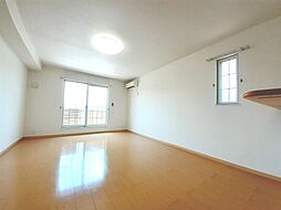 ピュア　ウェル 203 2階1LDKのリビング/ダイニング