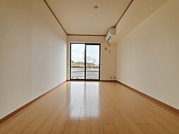 カーサ・フィオーレIII 103 1階2DKのリビング/ダイニング