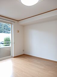 ソレアードIV 101 1階ワンルームのリビング/ダイニング