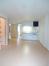 ストーク　Ａ 102 1階1LDKのリビング/ダイニング