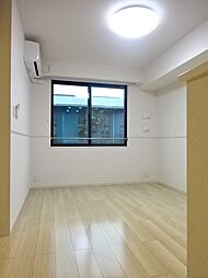 スターカレント成田I 102 1階1LDKのリビング/ダイニング