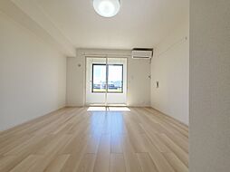 グリーン　ヴィレッヂ　II 106 1階ワンルームのリビング/ダイニング