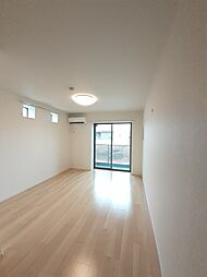 サラーム 201 2階1Kのリビング/ダイニング