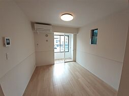 グリーン・ゲイブルズ 101 1階1LDKのリビング/ダイニング