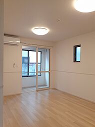 ロジュマン・ド・リラ 105 1階1LDKのリビング/ダイニング