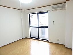 サンパティーク・シュッド 103 1階1Kのリビング/ダイニング