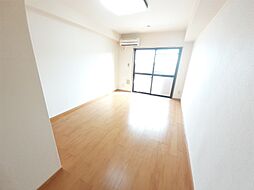 ストリートサイドレジデンス 401 4階1Kのリビング/ダイニング