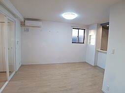 エソール中川 201 2階1LDKのリビング/ダイニング