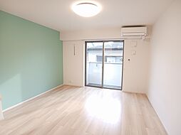 エヴァーグリーン城栄 101 1階ワンルームのリビング/ダイニング