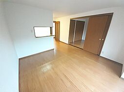 メゾン・ド・サンパティーク 202 2階2LDKのリビング/ダイニング