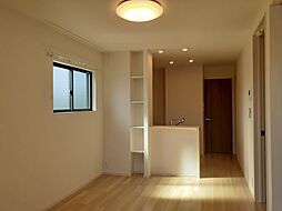 アミスターＴ　II 203 2階2LDKのリビング/ダイニング