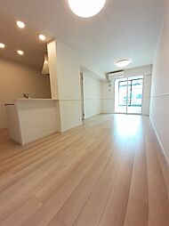 Ｍ・ガーデン 102 1階1LDKのリビング/ダイニング