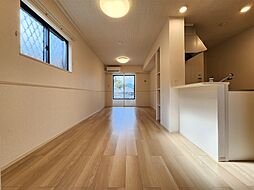 ホーク・ＦＴI 106 1階1LDKのリビング/ダイニング