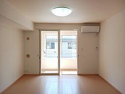 サイモン　ＥＩＧＨＴ 102 1階ワンルームのリビング/ダイニング