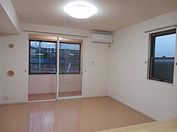 サンフォレスタ 104 1階ワンルームのリビング/ダイニング