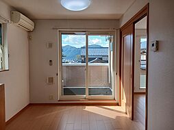 サン・ドエル 205 2階2DKのリビング/ダイニング