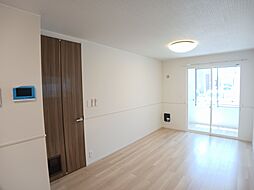 カーサ・リンドペローI 101 1階1LDKのリビング/ダイニング