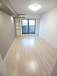 モーダ・フジ 203 2階1Kのリビング/ダイニング