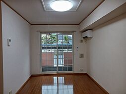 カーサ・プラシード　II 102 1階1LDKのリビング/ダイニング