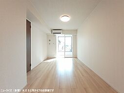 プラウド四屋　II 102 1階1LDKのリビング/ダイニング