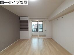 ヴィラージュ・ツボノIII 203 2階ワンルームのリビング/ダイニング