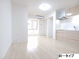 メンリッヒェン・ウッド 102 1階1LDKのリビング/ダイニング