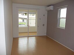 メイプルリーフII 102 1階1LDKのリビング/ダイニング