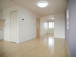 グラシャスＢ 203 2階1LDKのリビング/ダイニング