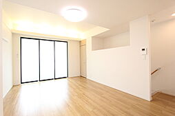 メゾン・ジョワエイト 205 2階ワンルームのリビング/ダイニング