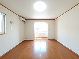 ヴィラノールＧ 101 1階ワンルームのリビング/ダイニング