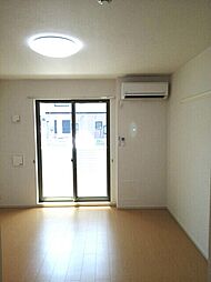 カーサ・ボナール　Ｂ 102 1階ワンルームのリビング/ダイニング