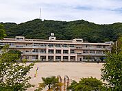 【小学校】福山市立春日小学校まで1400ｍ