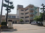 【小学校】成美小学校まで1300ｍ