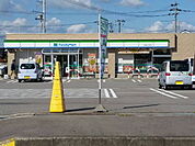 【コンビニエンスストア】ファミリーマート高岡中川栄町店まで550ｍ