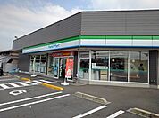 【コンビニエンスストア】ファミリーマート新居浜中村店まで850ｍ